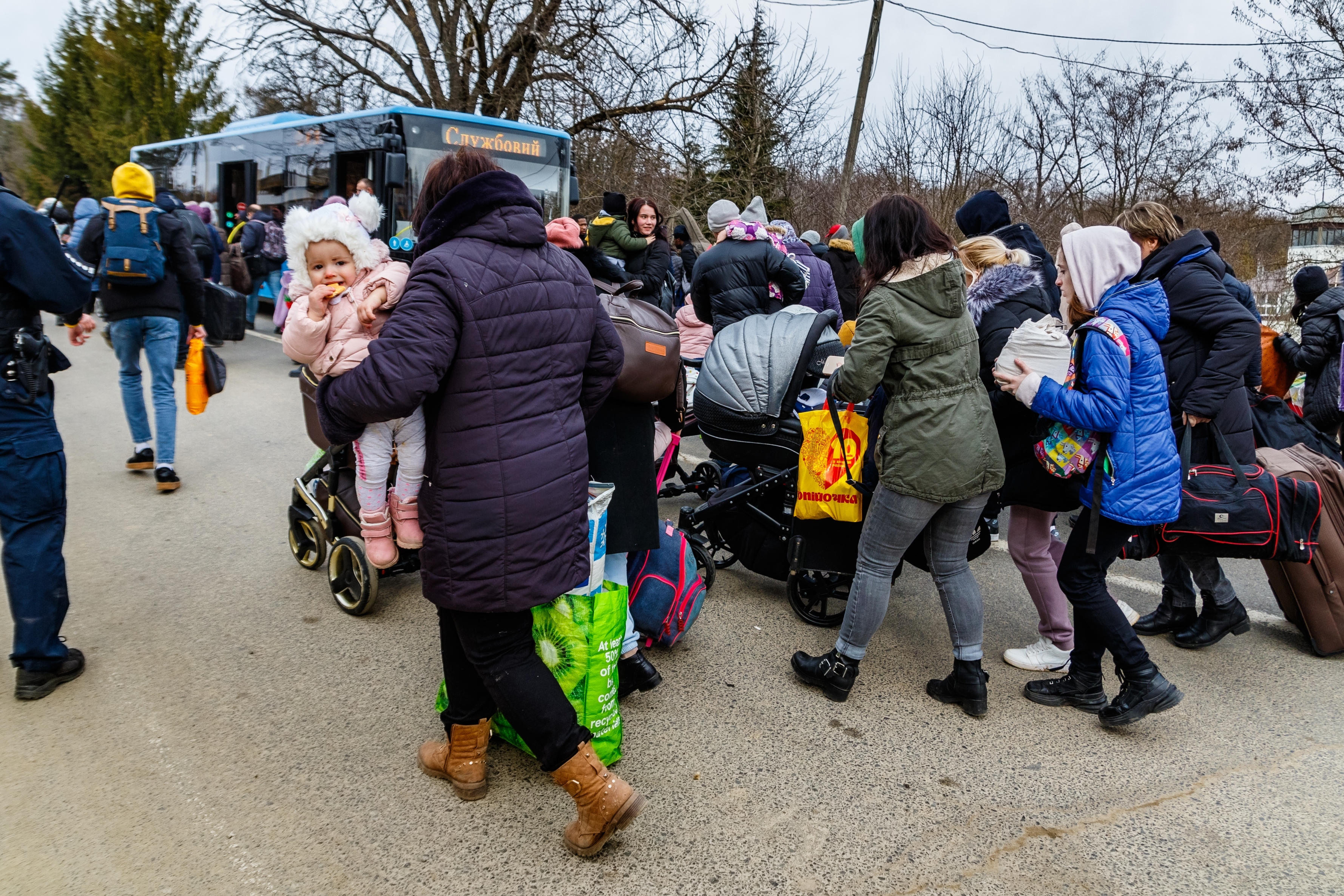 Uzhhorod, Ukraine. February 26, 2022.
Ukrainian families rush to the Slovak border fleeing Russian aggression.